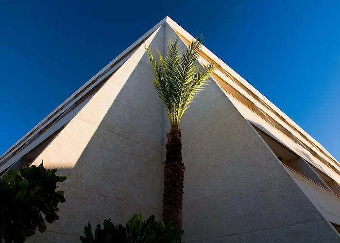 Apartment Piramides *